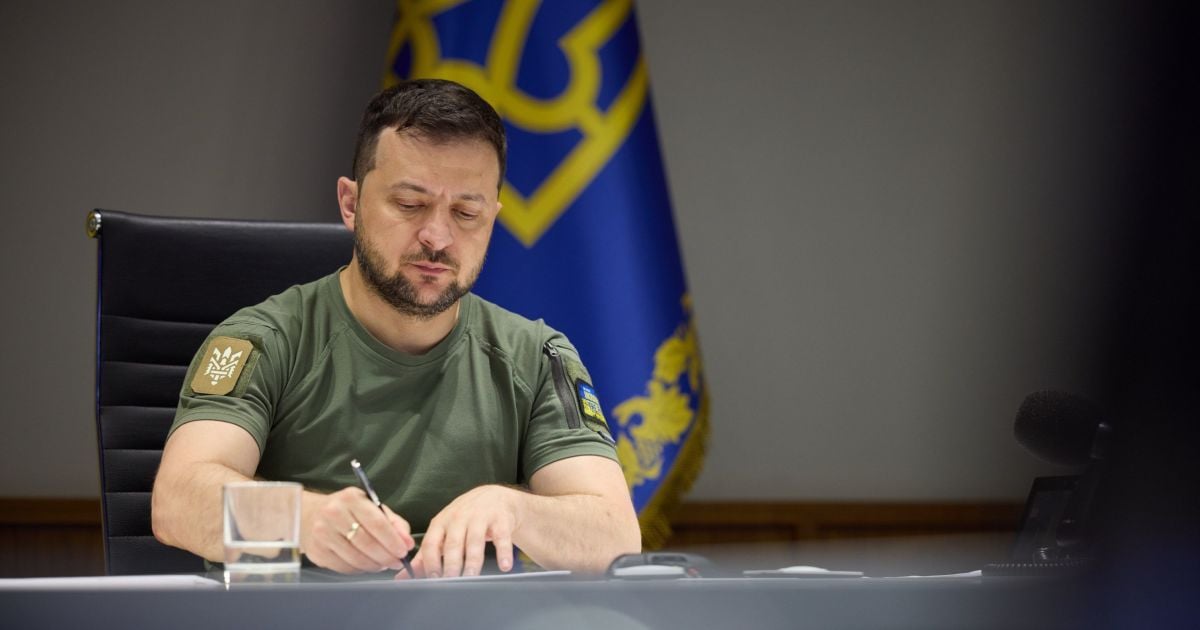 "Абсолютно "відморожені" терористи, яким немає місця на землі": Зеленський про ракетні удари по Кременчуку