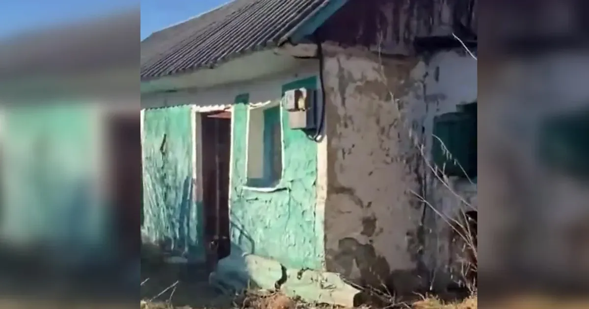 Хата в селі