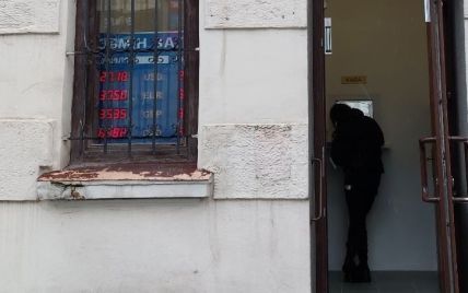 Киянка відкрила у центрі Львові фальшивий обмінник валют і вкрала в чоловіка 19 тисяч доларів: фото