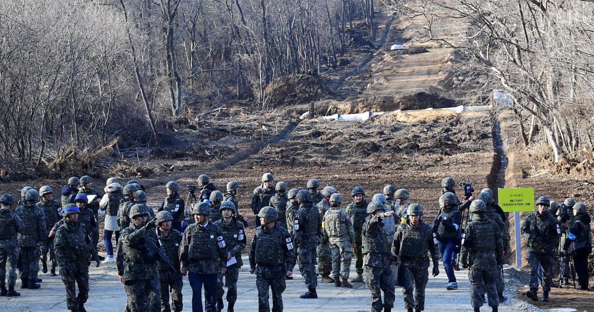 спільна дорога на кордоні Корей_1 / © Reuters