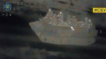 Украинские бойцы показали работу дронов по вражеской технике на юге