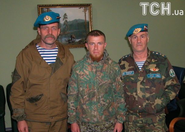 Встреча Гратова с боевиками "Моторолой" и Безлером / © фото: Андрей Цаплиенко