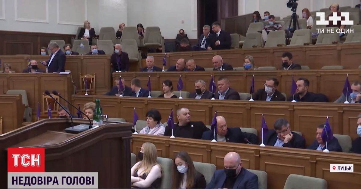 На сессии Волынского облсовета произошел скандал — депутаты выразили недоверие главе ОГА