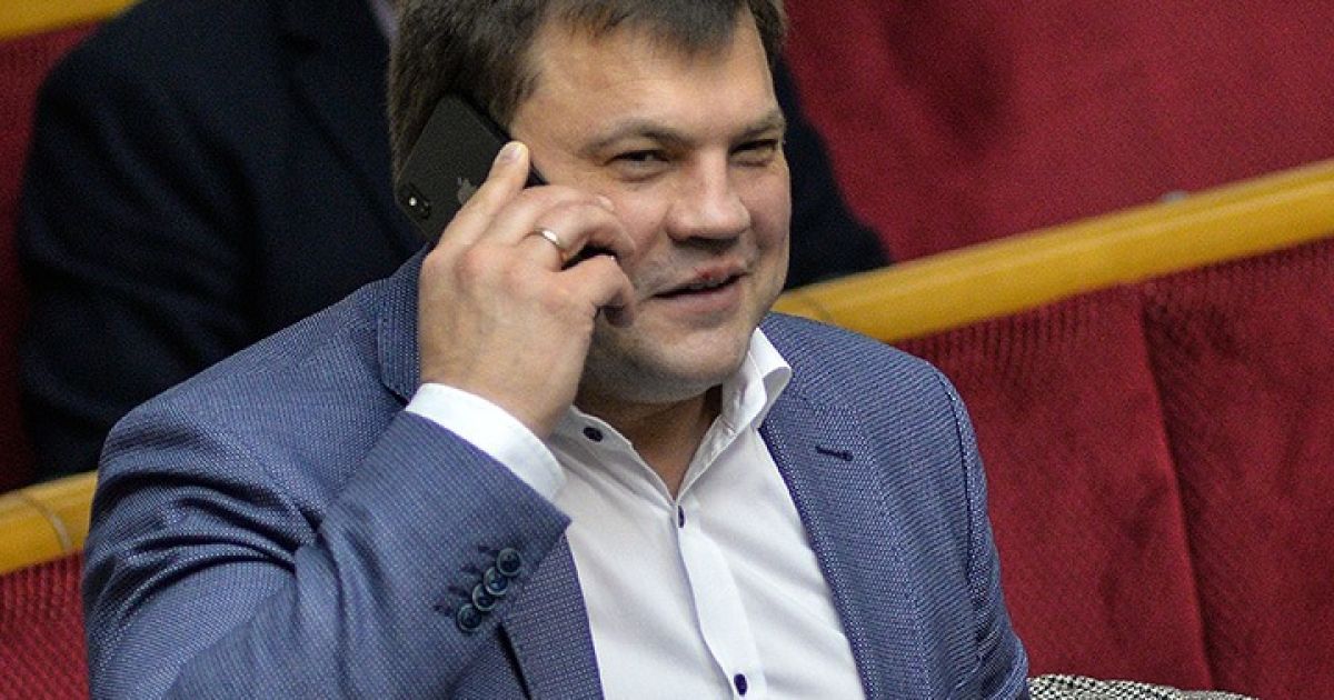 Коронавирусом заразился новый нардеп - в Раде половина парламентариев были без масок