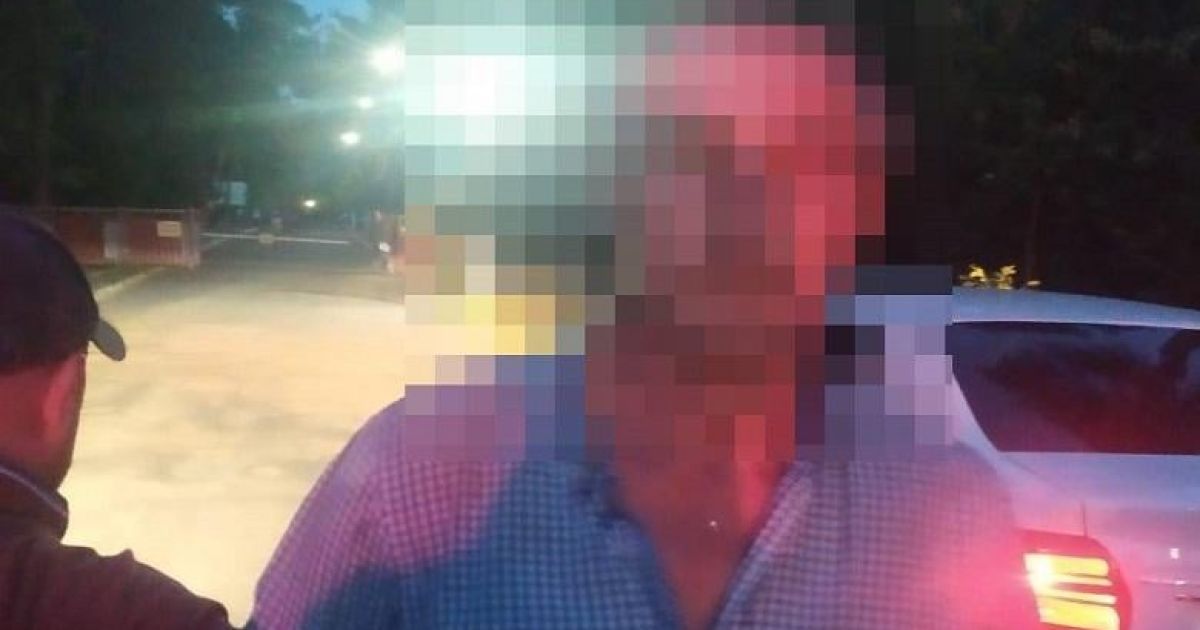 В Киеве неизвестный совершил разбойное нападение на пункт обмена валют: видео