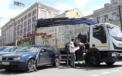 У Києві паралізована робота Інспекції з паркування  – керівництву повідомили про підозру
