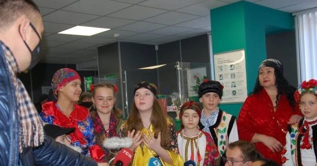 В Одесі діти заколядували, щоб підтримати недужого однолітка 