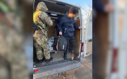 Троє ухилянтів поїхали в "подорож" закордон у гіпсокартоні: як працювала схема