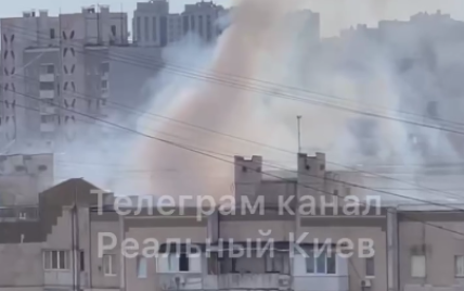 В Киеве на Троещине вспыхнул масштабный пожар в многоэтажке (видео)