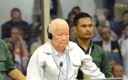 Двух соратников камбоджийского диктатора Пола Пота признали виновными в геноциде своего народа