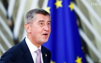 Прем’єр Чехії заявив, що не збирається добровільно подавати у відставку