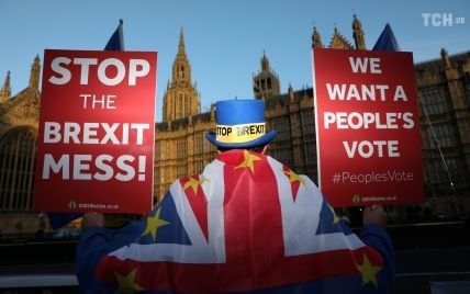 Великобритания и ЕС приняли соглашение о Brexit: что оно означает и почему не понравится большинству британцев