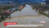 В Интернете обнародовали кадры затопленных дорог на Закарпатье