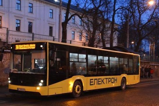 Во Львове на маршруты выехала лишь пятая часть автобусов