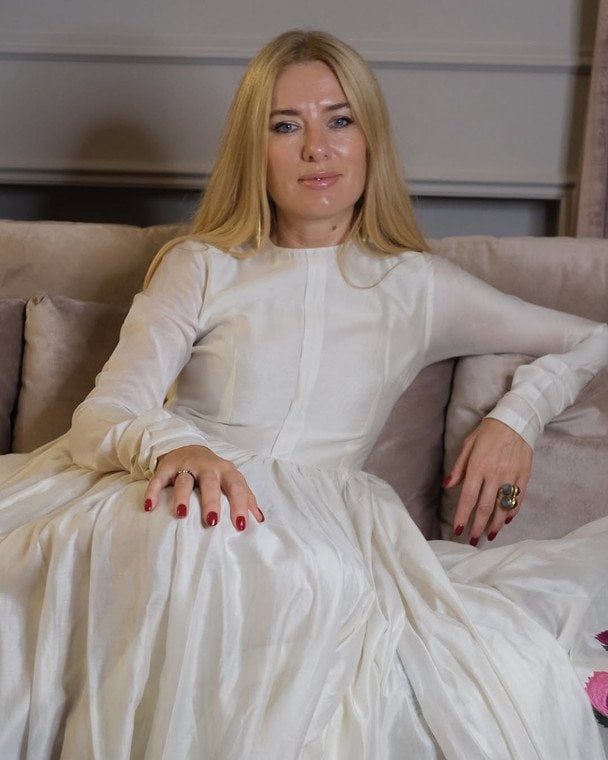 Жена Никитина попозировала с их подросшими дочерьми и удивила сходством: "Как сестрички"