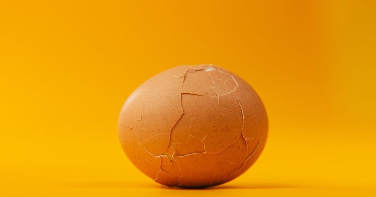 Трюк для легкого чищення яєць