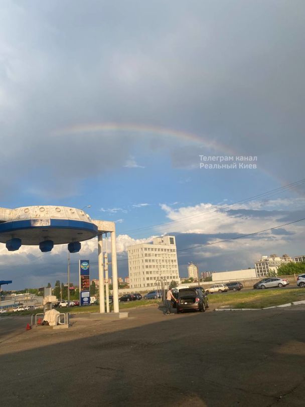 Яркую радугу в Киеве видели в нескольких районах / Фото: Реальный Киев