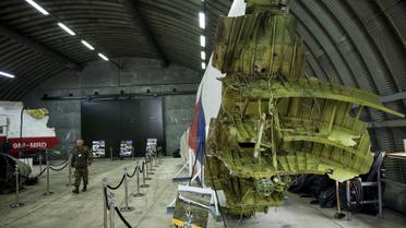 Эксперты восстановили часть самолета из обломков / © Getty Images