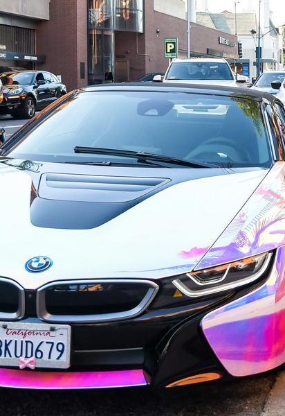 На яких автомобілях пересуваються найвідоміші жінки планети