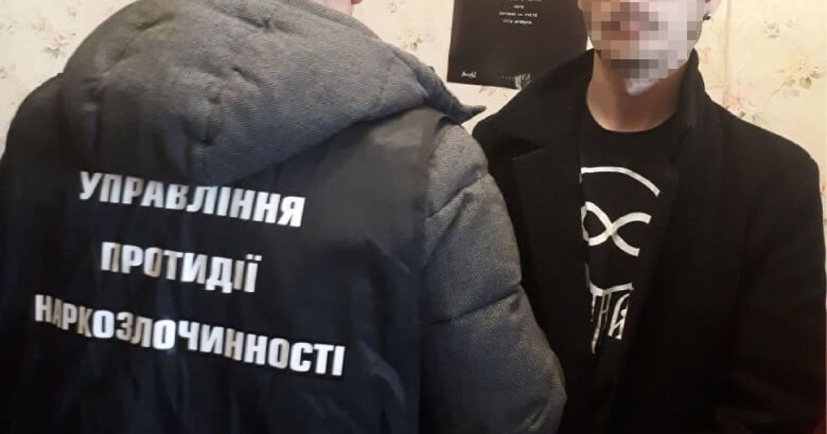 У Києві поліцейські за збут наркотиків через закладки затримали 16-річну дівчину_3 / © ГУ Національної поліції України у місті Києві