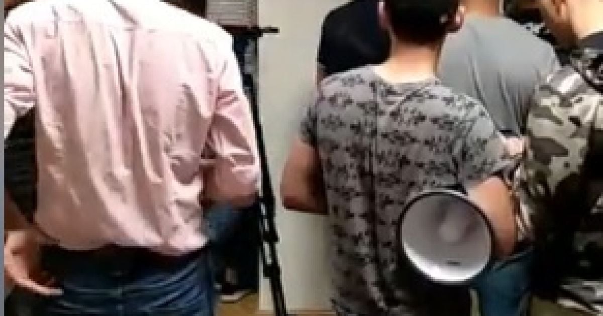 До "Укравтодору" з шинами увірвалися молодики. Відомство заявляє про спробу дестабілізації держоргану