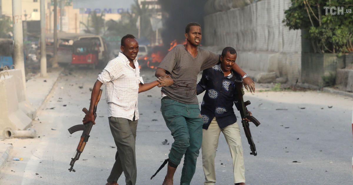 Число жертв взрывов в Сомали достигло более полусотни