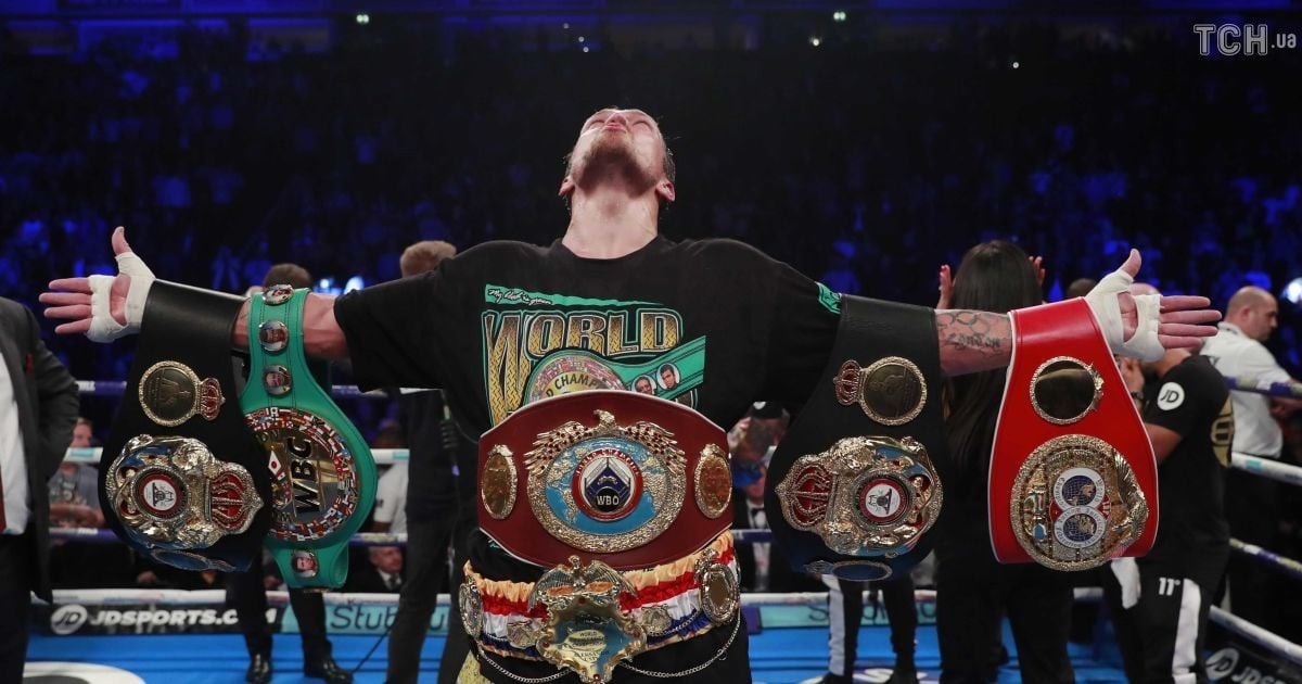 Усик поблагодарил фанатов за поддержку после невероятной победы над Белью
