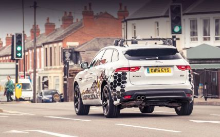 Автомобили Jaguar Land Rover научили избегать пробки
