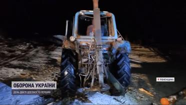Карма догнала: на мине взорвался трактор, возивший нелегальный лес