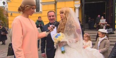 Мер Глухова із дружиною пояснили, чому обрали екстравагантне авто для весілля