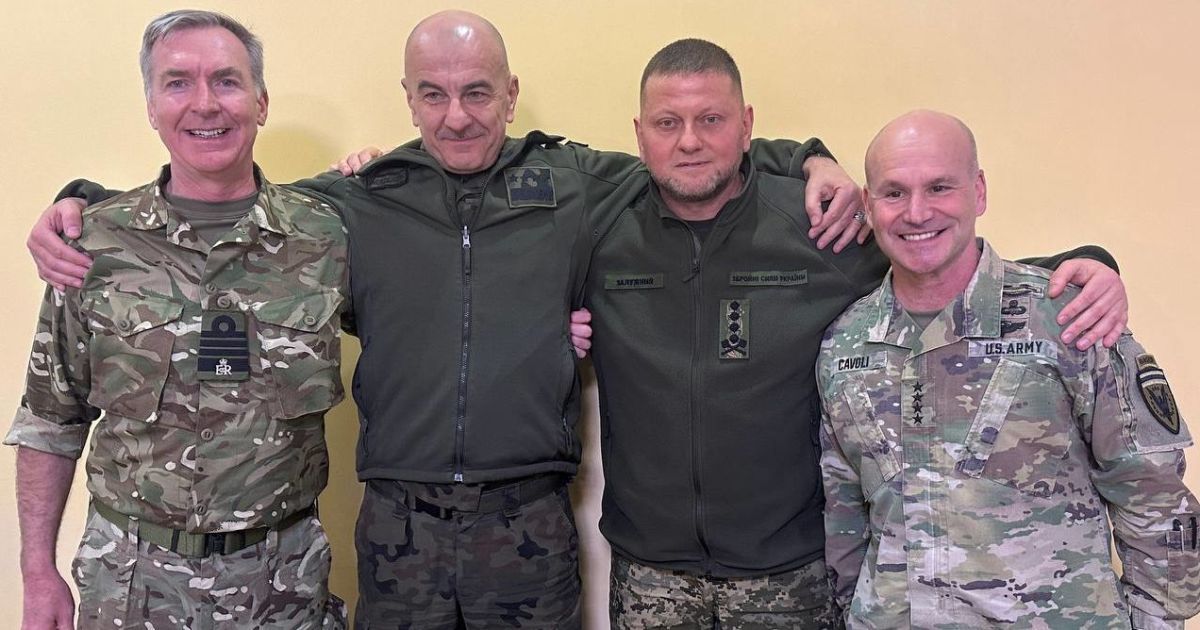 Залужний зустрівся з колегами зі США, Британії і Польщі: говорили про зброю і фронт