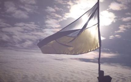 Военная песня. Наводчик танка батальона "Донбасс" снял трогательное видео к Рождеству