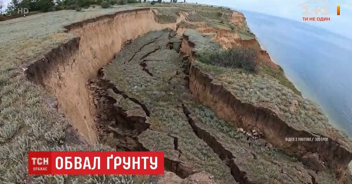 Возле курортного Коблево произошел масштабный полуторакилометровый обвал на побережье