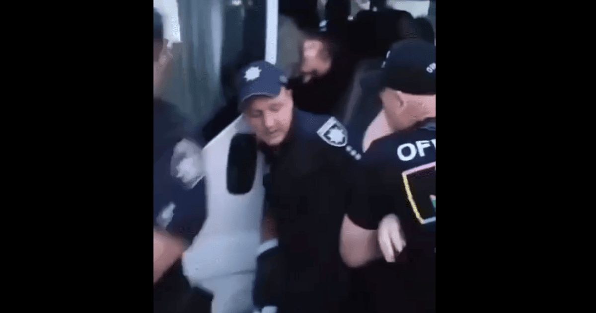 нападение на полицию