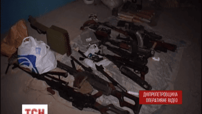 В Кривом Роге оперативники обнаружили целый арсенал оружия в одном из гаражей