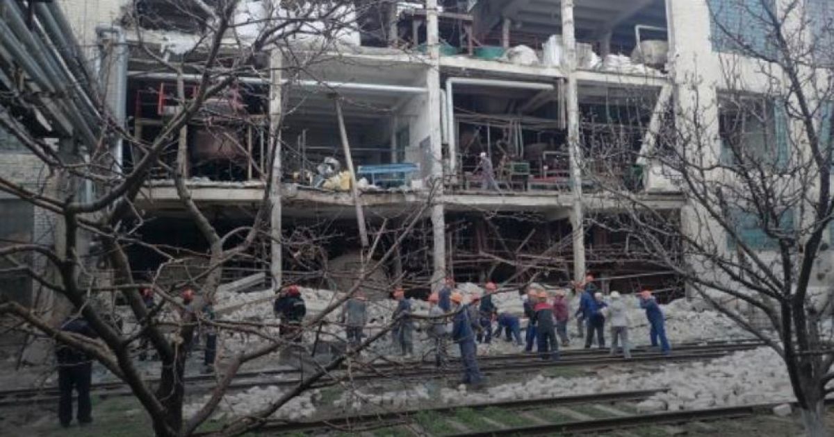 Взрывом на Лисичанском желатиновом заводе снесло стену и убило женщину