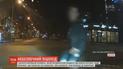 Таксисты из Днепра поймали пешехода, который ради наживы бросался под авто