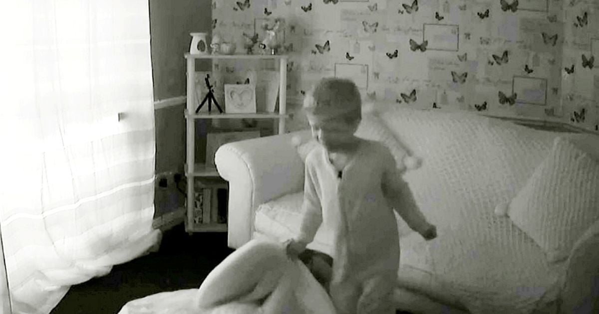 Били, годували сіллю і знімали страждання на відео: мачуха і рідний батько до смерті закатували 6-річного хлопчика