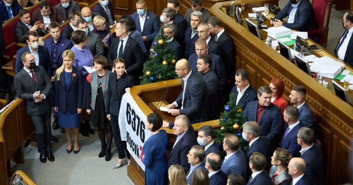 Парламентарии инициируют внеочередное заседание, чтобы защитить ФЛП