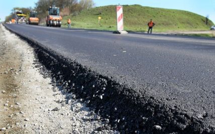 Кабмин возьмет крупный кредит на строительство украинских дорог