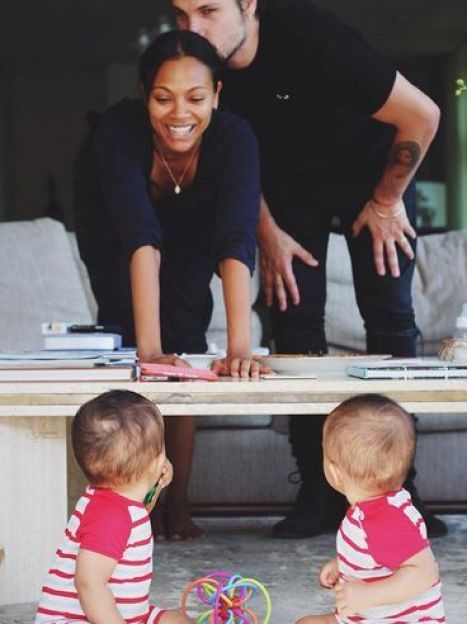 Зои Салдана с мужем и сыновьями / © Instagram