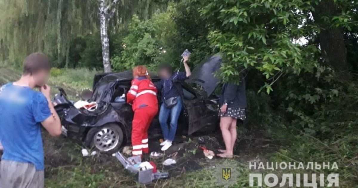 12-річний хлопчик загинув у свій день народження: у Київській області авто з родиною врізалось у дерево (фото)