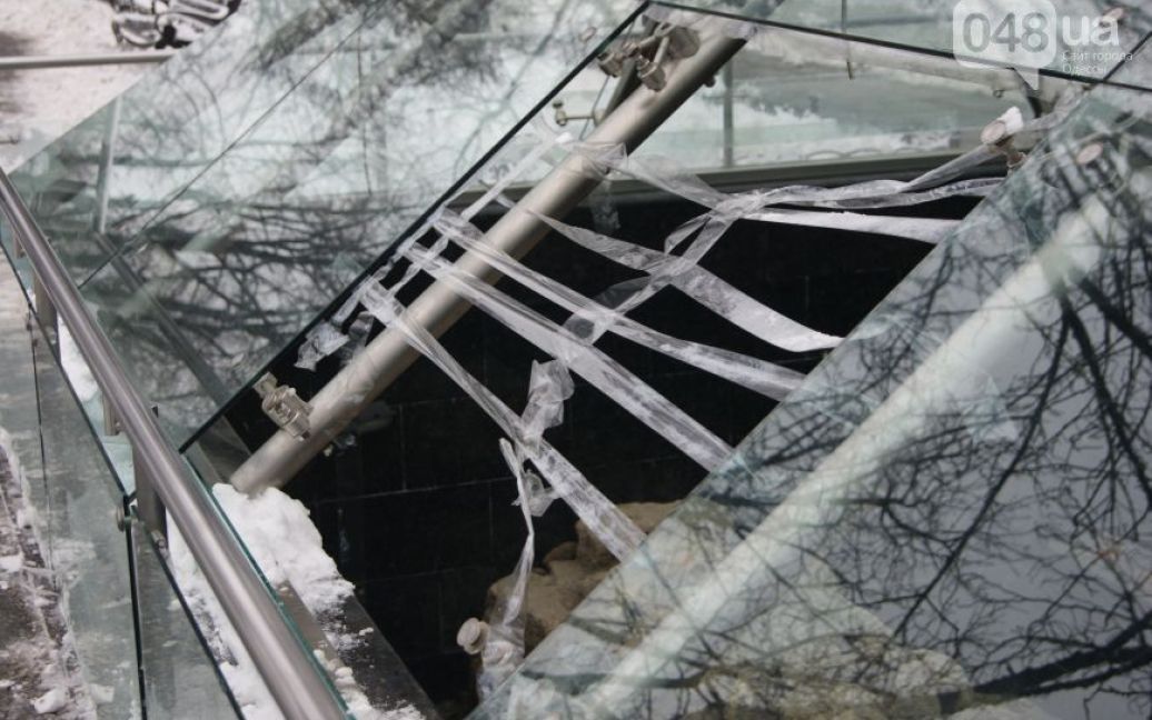 Вандалы повредили стеклянный купол музея в Одессе / © 048.ua