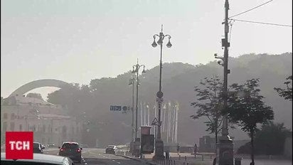 Киев окутал дым после вражеской атаки: качество воздуха резко ухудшилось