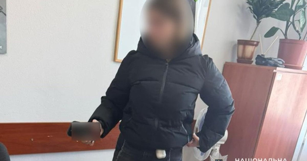 У Тернополі розшукали матір, яка в під’їзді багатоповерхівки залишили немовля в сумці