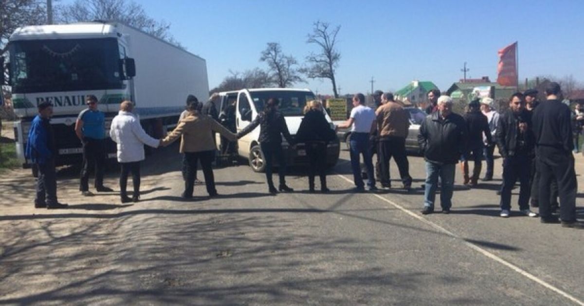 На Полтавщине протестующие перекрыли харьковскую трассу через строительство пестицидного завода