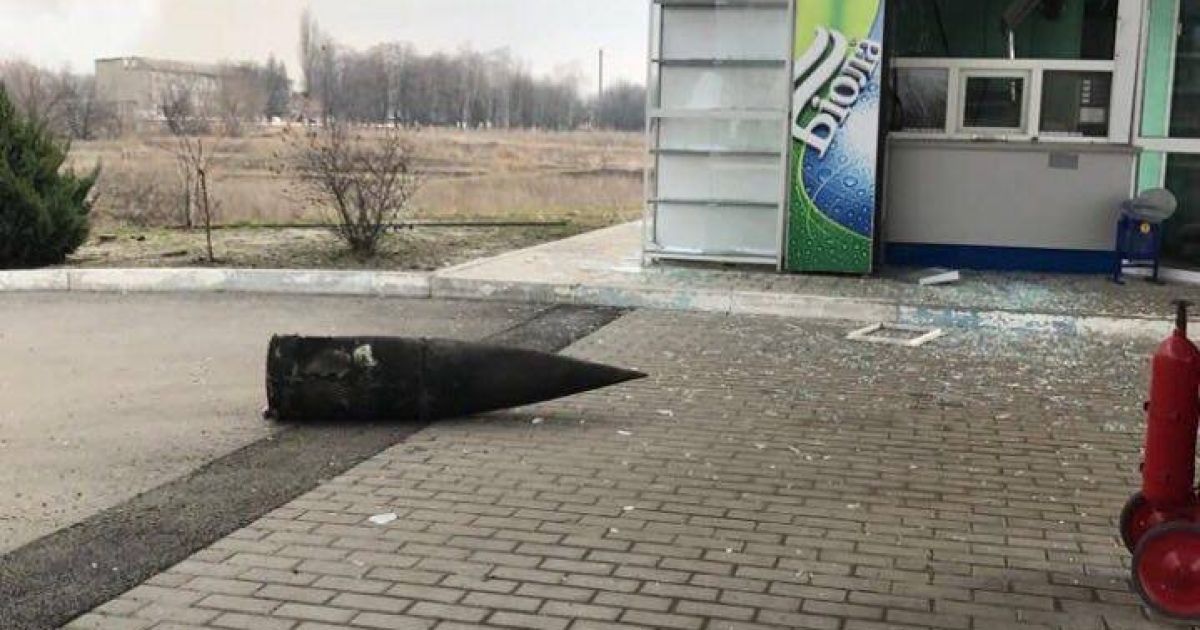 Боєприпас на АЗС у Балаклії / © Facebook/Анатолий Дмитриев