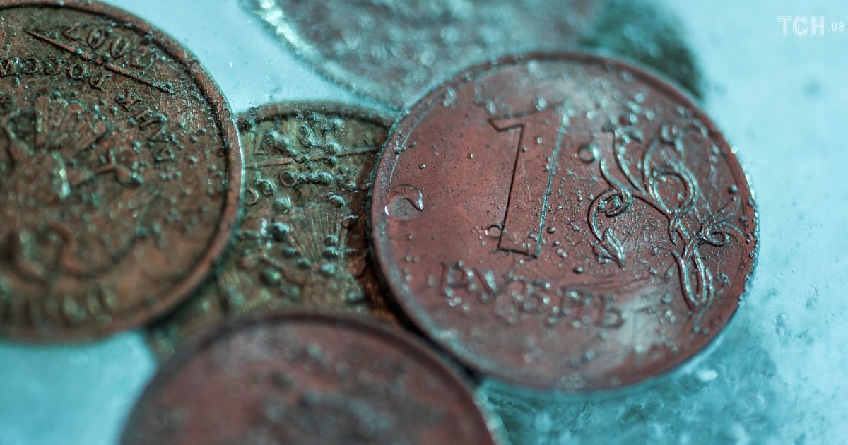Підсанкційному банку РФ доведеться звільнити більше ніж половину всіх працівників