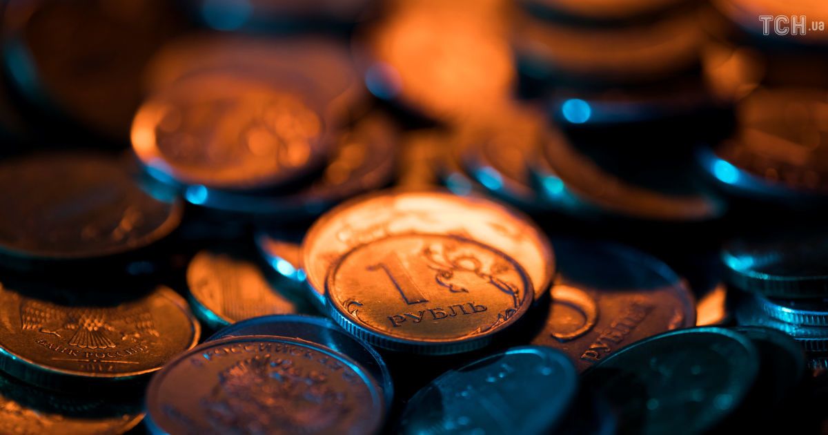 Курс рубля поповз донизу після нападу РФ на українські кораблі у Керченській протоці