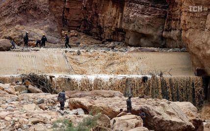 Высокая вода в пустыне: в Иордании затопило одно из семи чудес света Петру